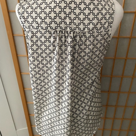 41 Hawthorn Womens S 4 6 White Black Geo Neck Tie Flowy Shirt Tank Top Blouse - Picture 5 of 7